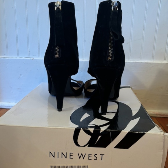 NineWest Black Suede Anklet heels - size 10M - Picture 5 of 7